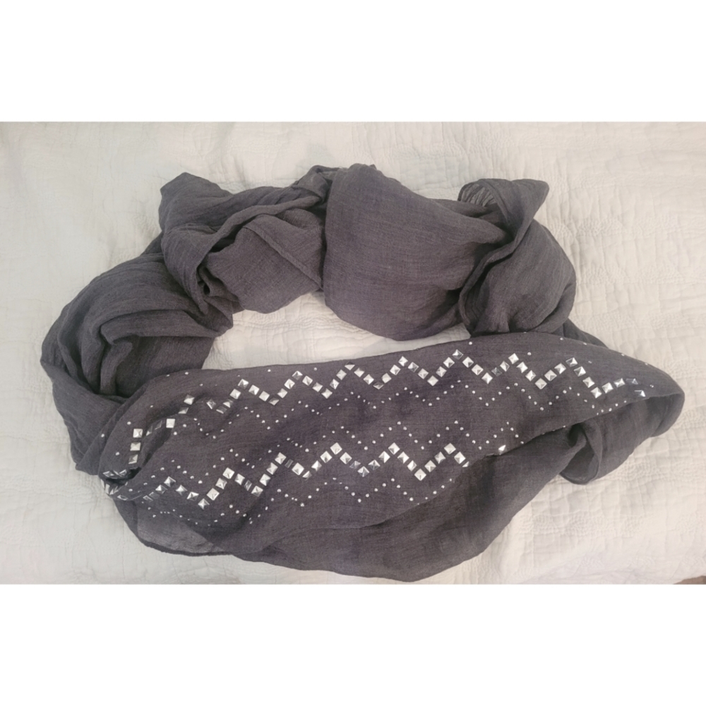 🌸Grey studded infinity scarf